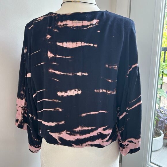 Young Fabulous & Broke Tie-Dye Boho Blouse With V-Neck Hook Closure – US XS - Picture 3 of 5